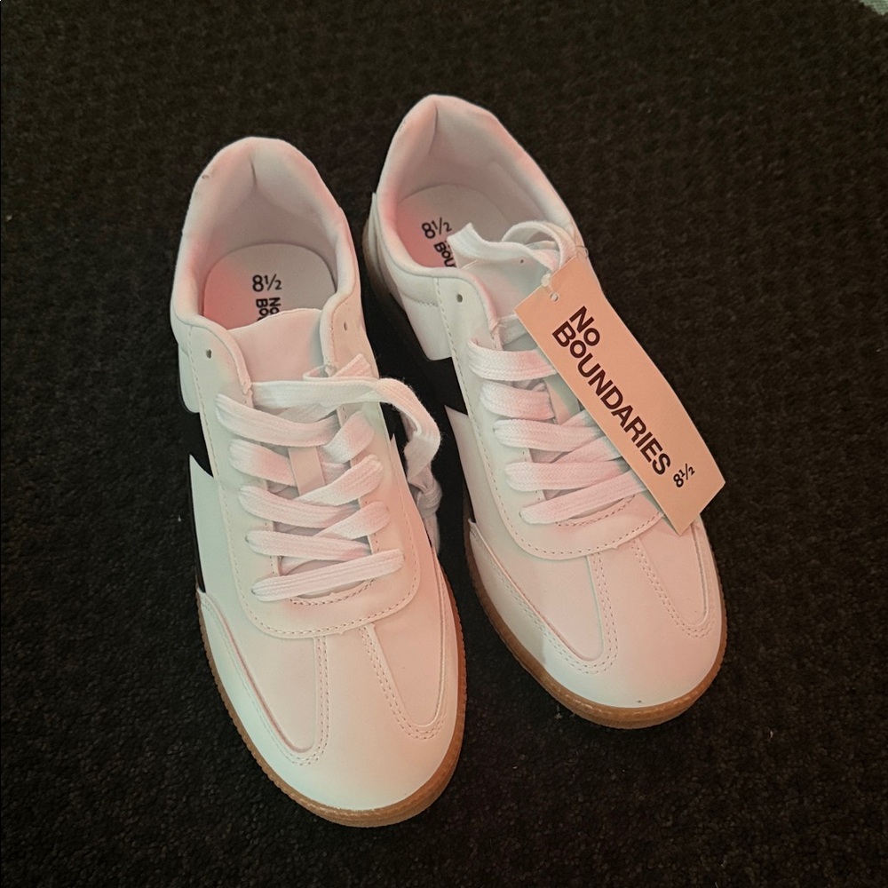 No Boundaries Kids White and Black Sneakers
